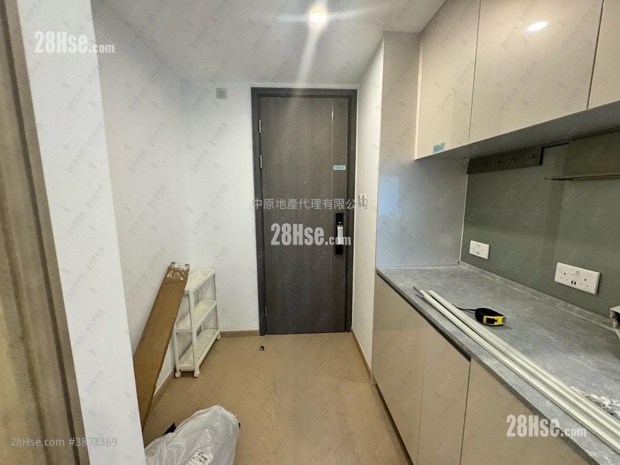 The Coast Line Sell Studio 210 ft²