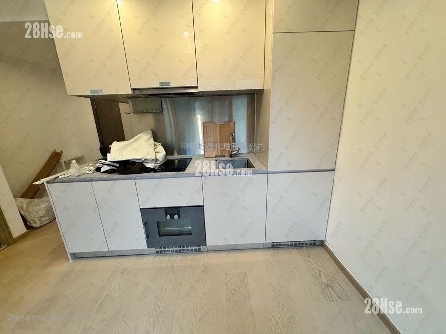 The Coast Line Sell Studio 210 ft²