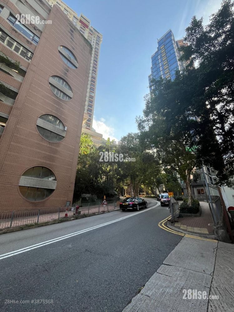 Phoenix Court Rental 3 Bedrooms , 2 Bathrooms 1,119 ft²