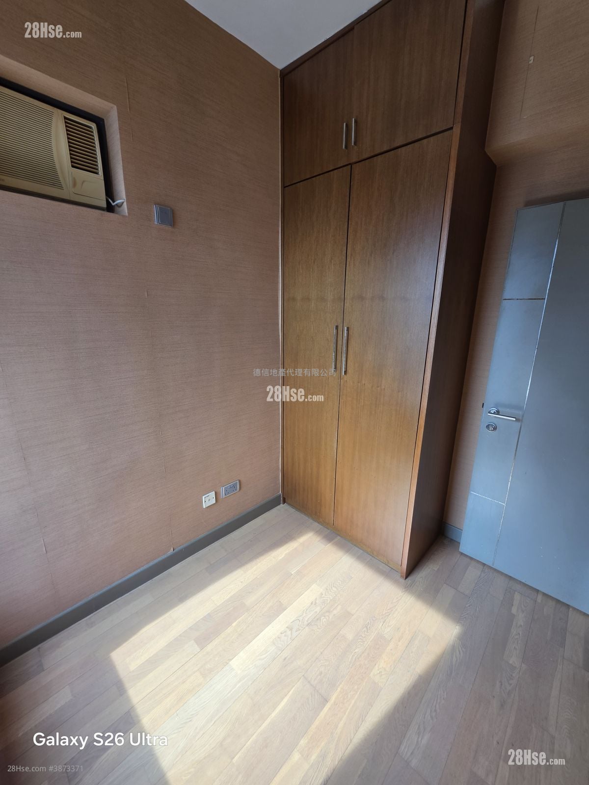 Canaryside Rental 2 Bedrooms , 1 Bathroom 425 ft²