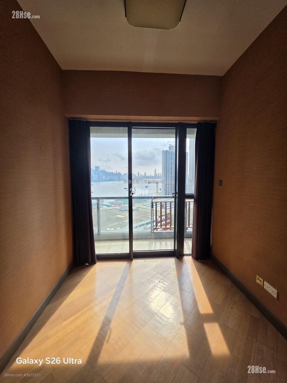 Canaryside Rental 2 Bedrooms , 1 Bathroom 425 ft²