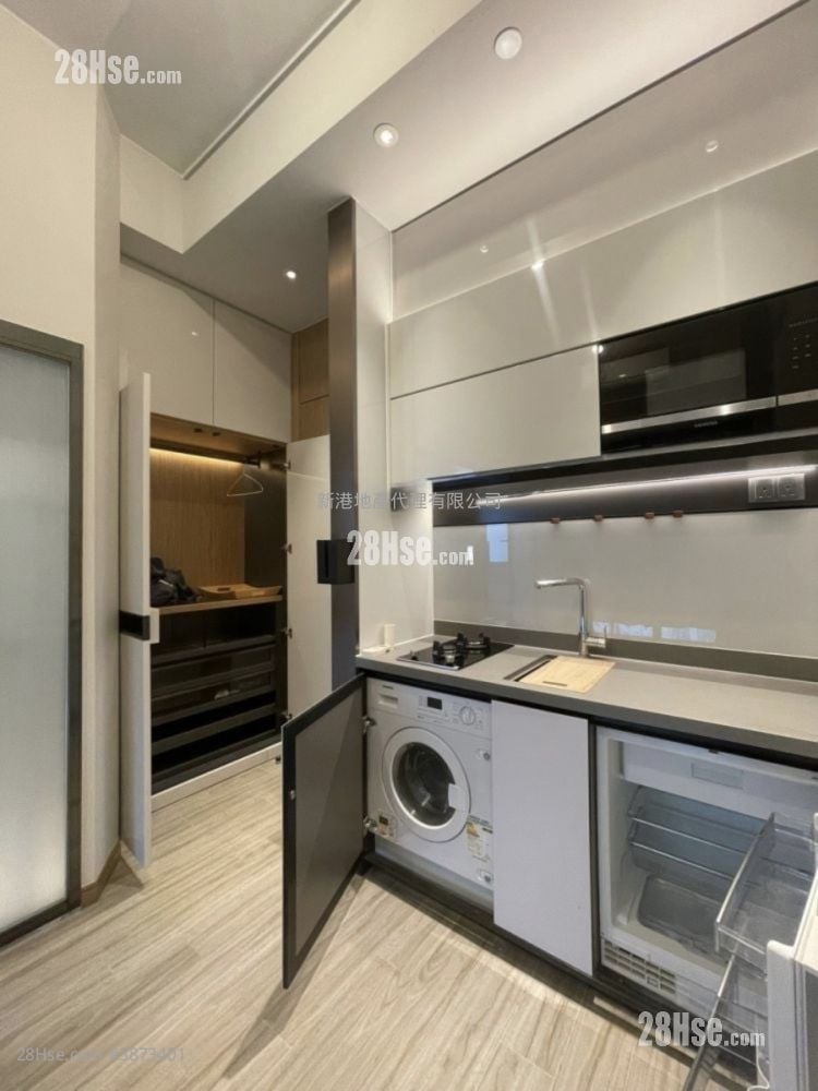 The Vantage Sell Studio , 1 Bathroom 196 ft²