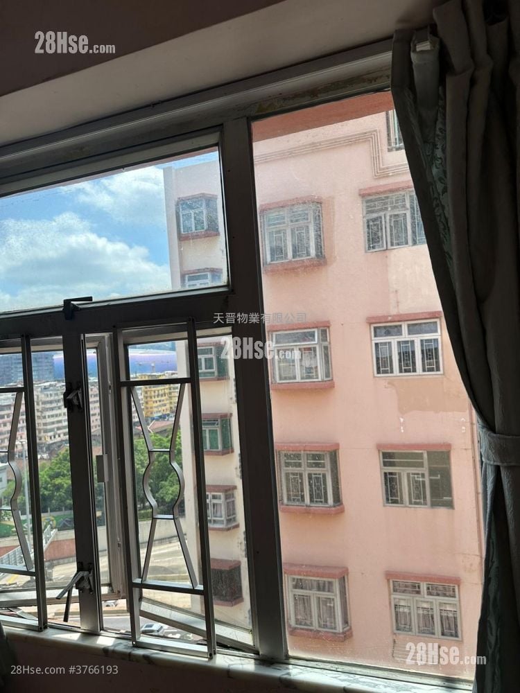 Sun Shing Centre Sell 2 Bedrooms , 1 Bathroom 290 ft²