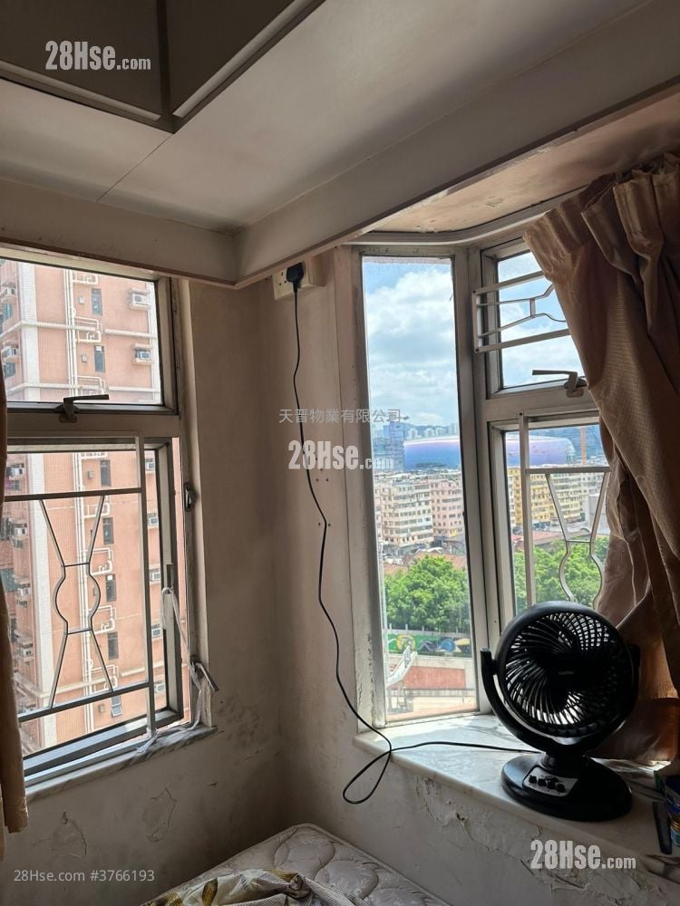 Sun Shing Centre Sell 2 Bedrooms , 1 Bathroom 290 ft²