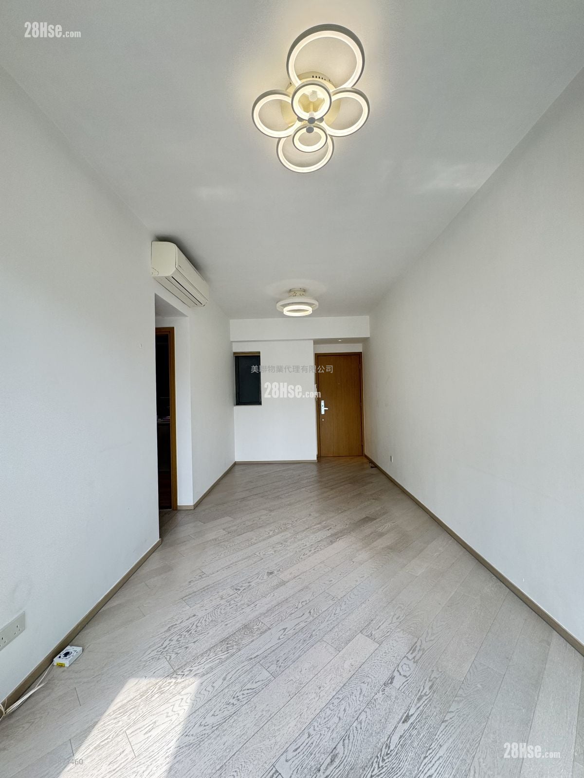 The Wings Sell 3 Bedrooms , 2 Bathrooms 699 ft²