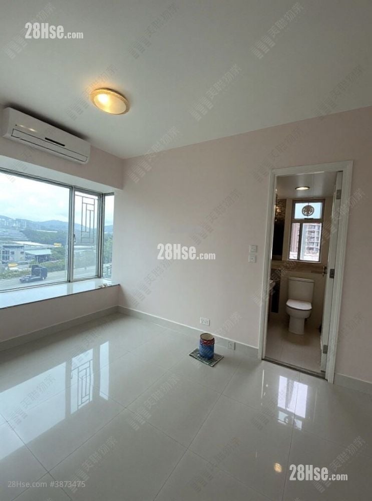 Uptown Rental 765 ft²