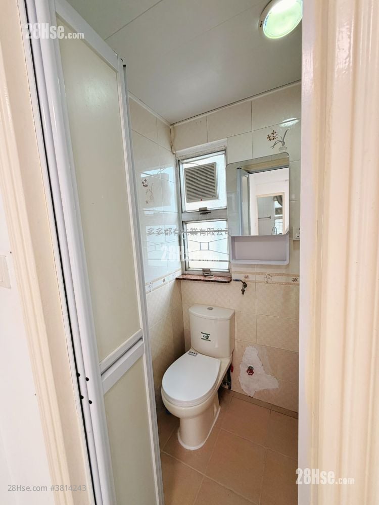 Hayon Building Rental 2 Bedrooms , 1 Bathroom 251 ft²