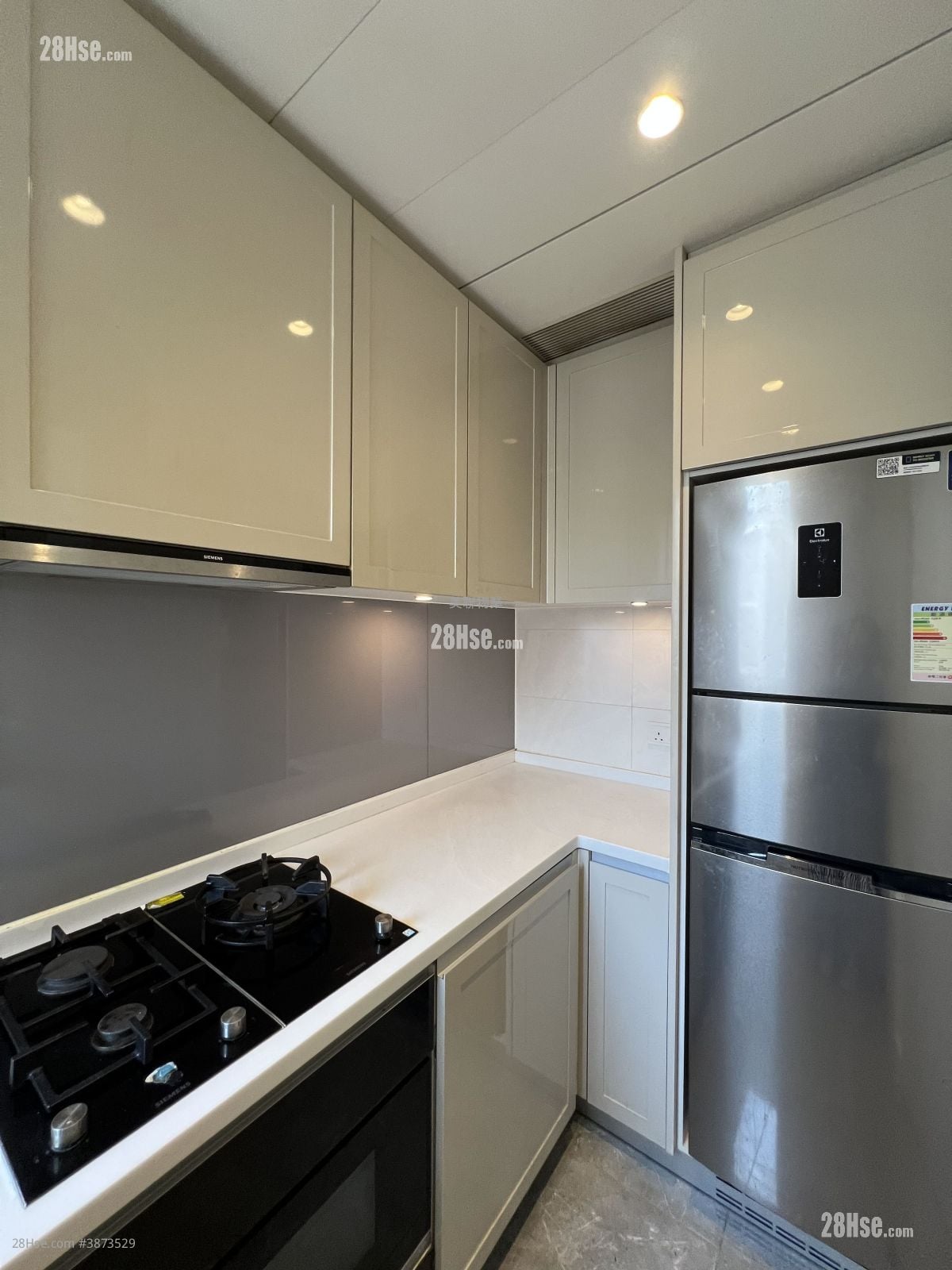 kitchen: Monterey Sell 2 Bedrooms , 1 Bathroom 522 ft²