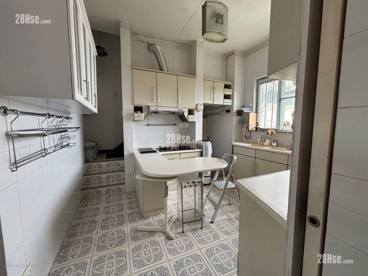 Vista Del Mar Sell 4 Bedrooms , 2 Bathrooms 1,931 ft²