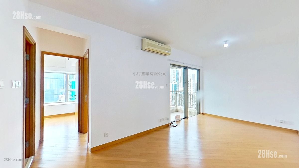 living room: The Zenith Rental 2 Bedrooms , 1 Bathroom 492 ft²