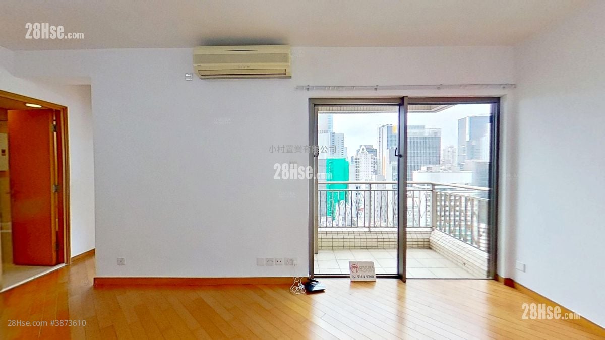 living room: The Zenith Rental 2 Bedrooms , 1 Bathroom 492 ft²