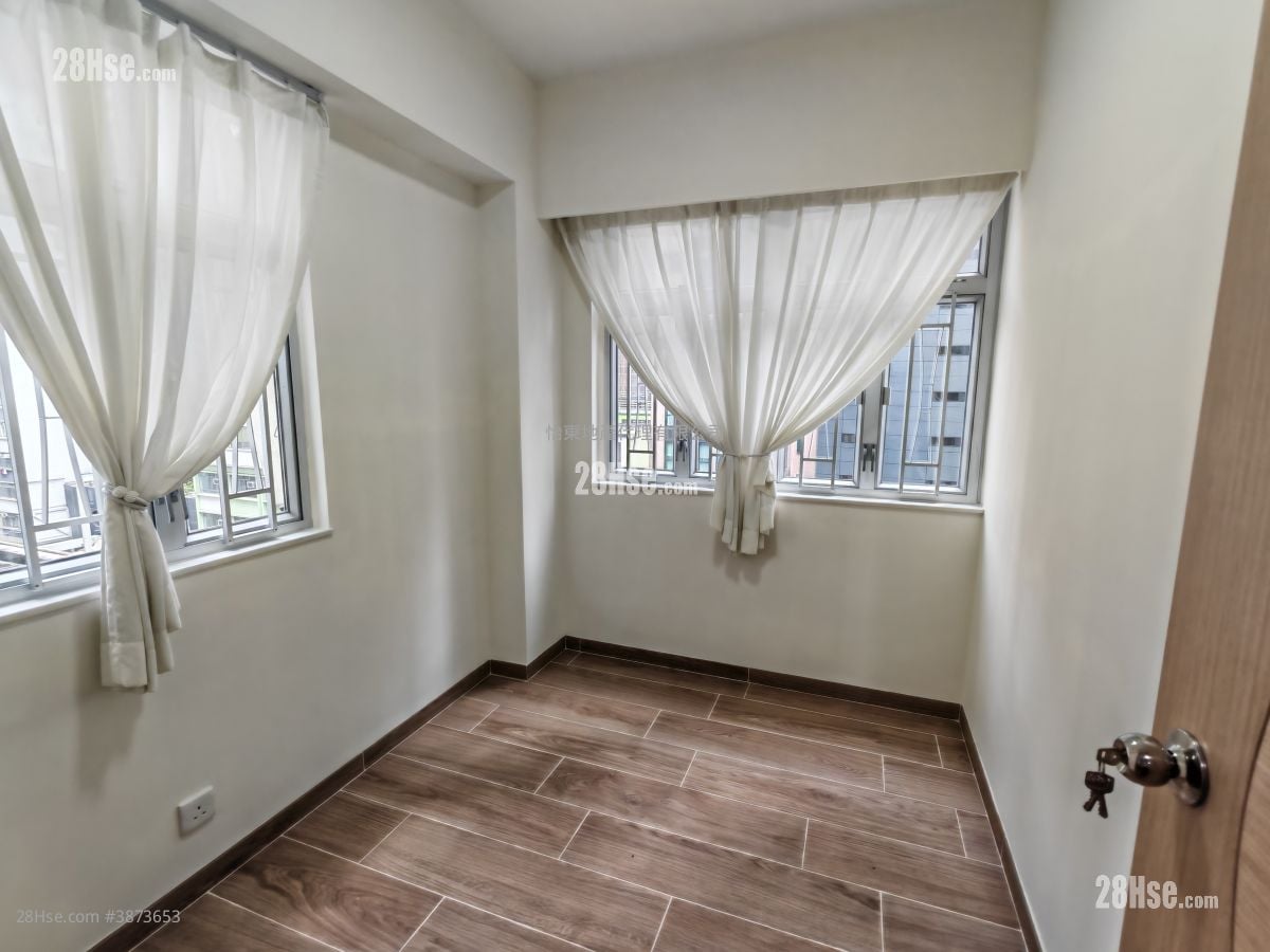 Hennessy Road Court Rental 2 Bedrooms , 1 Bathroom 366 ft²