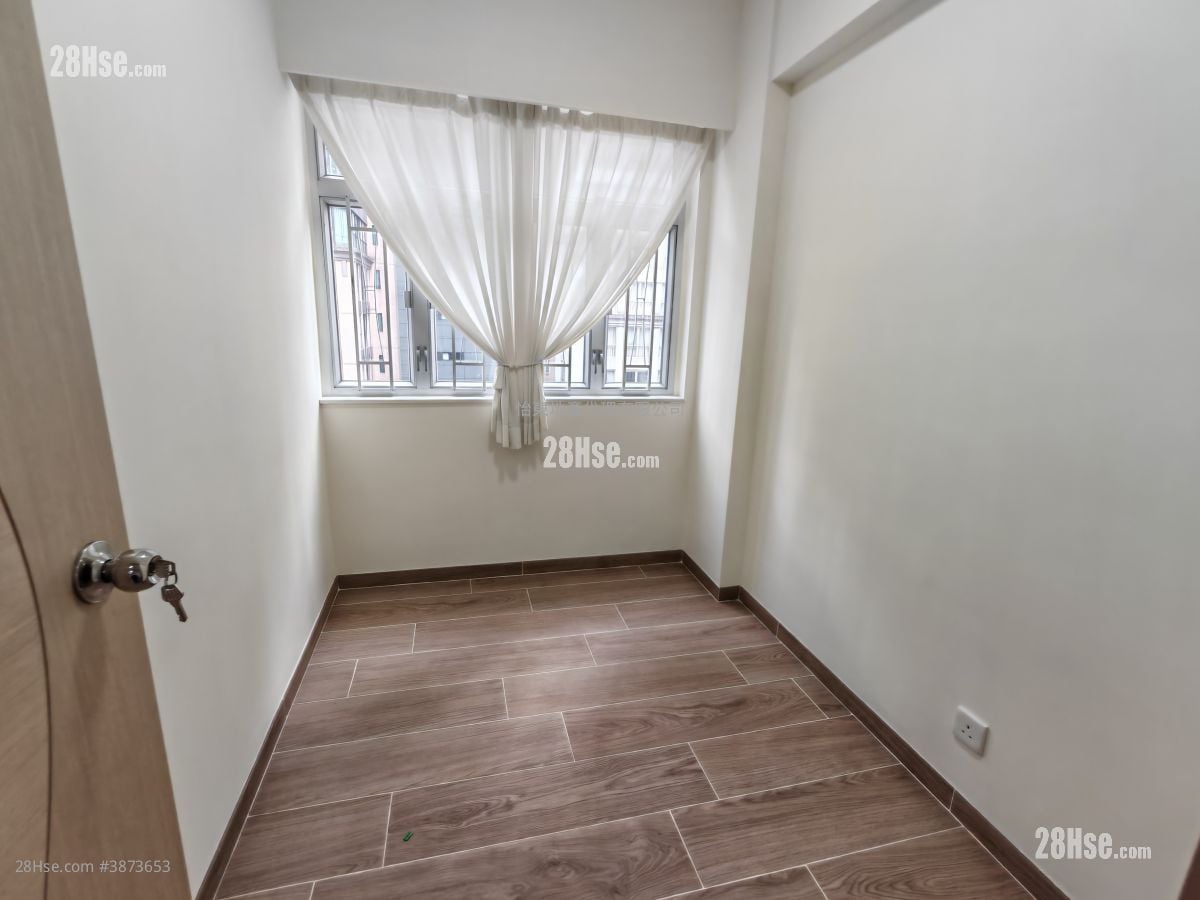 Hennessy Road Court Rental 2 Bedrooms , 1 Bathroom 366 ft²