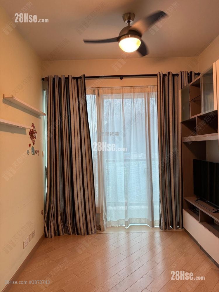 living room: Century Gateway Sell 2 Bedrooms , 1 Bathroom 485 ft²