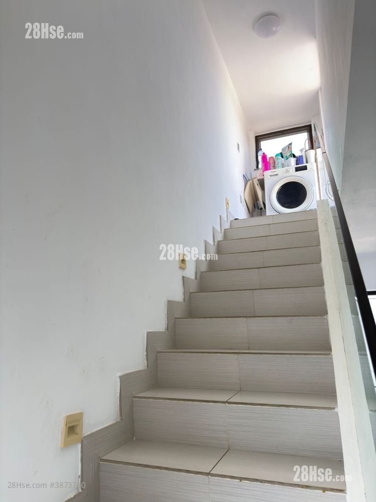 1/F-2/F House No.100 Kau To Village Rental 3 Bedrooms , 3 Bathrooms 1,200 ft²