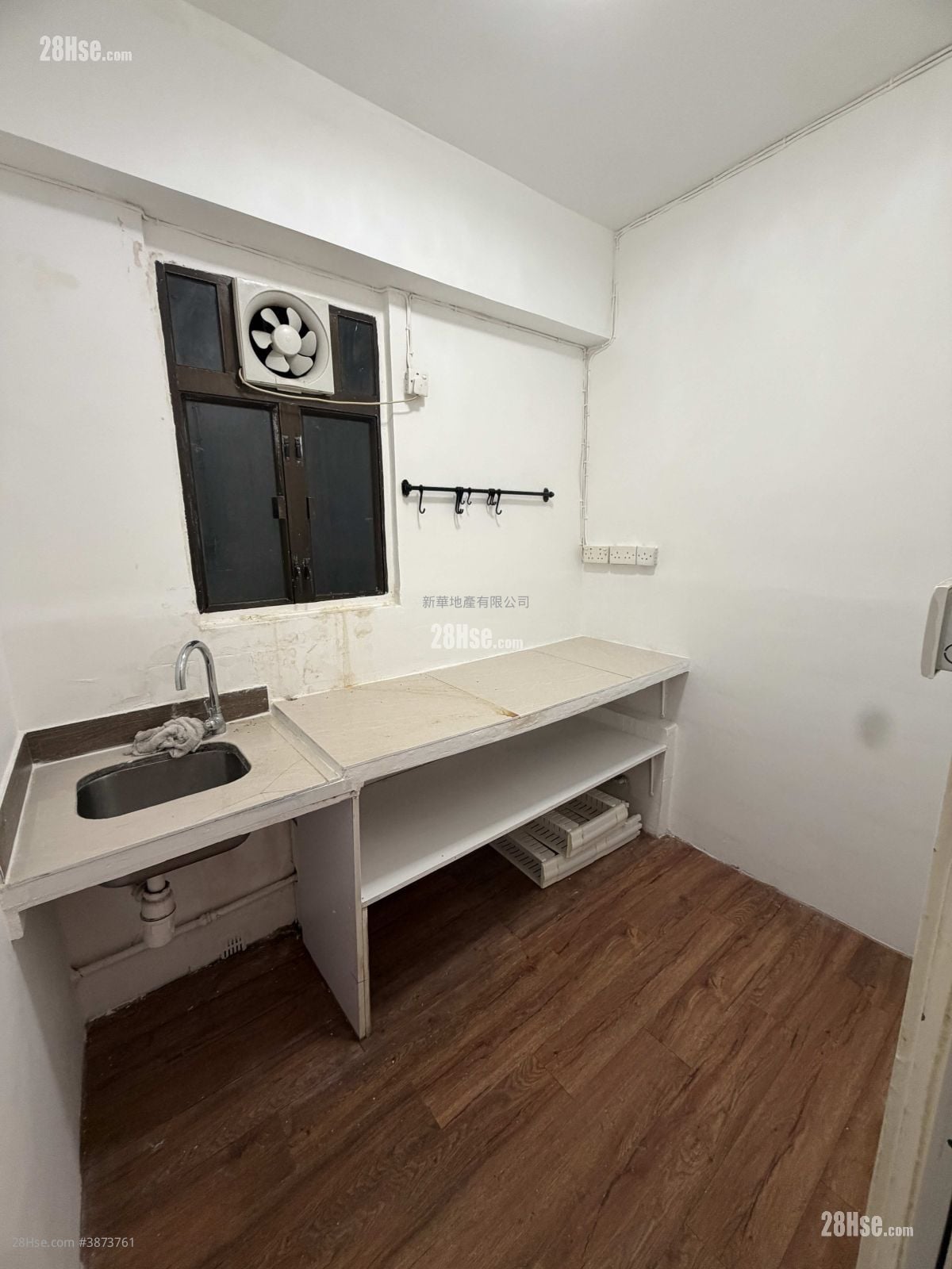 Yick Fat Building Rental Studio 362 ft²