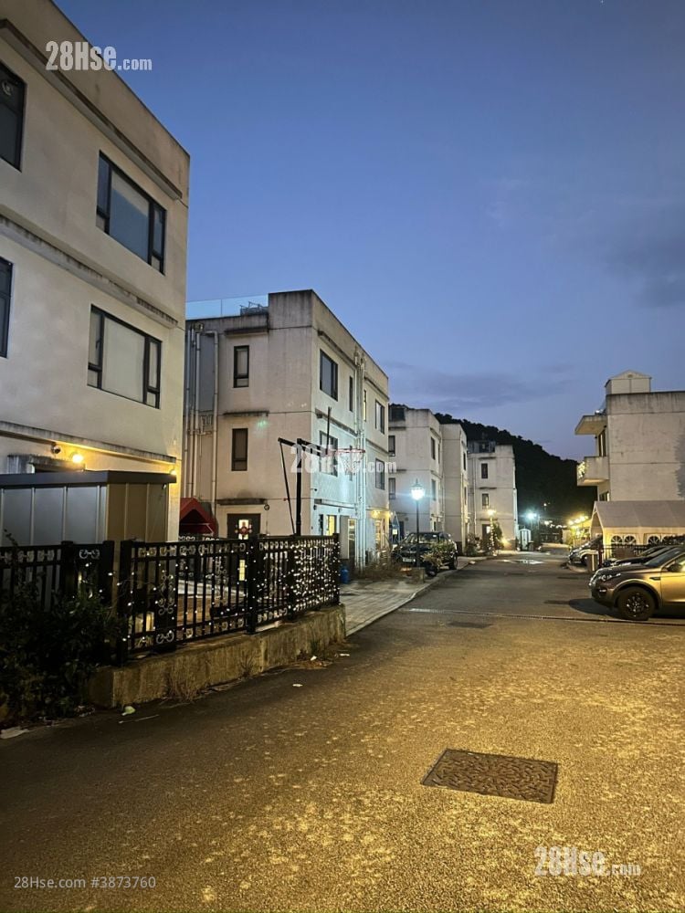 1/F-2/F House No.100 Kau To Village Rental 3 Bedrooms , 3 Bathrooms 1,200 ft²