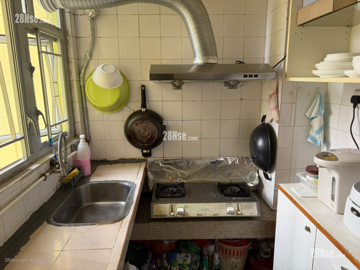 King Shan Court Sell 2 Bedrooms , 1 Bathroom 414 ft²