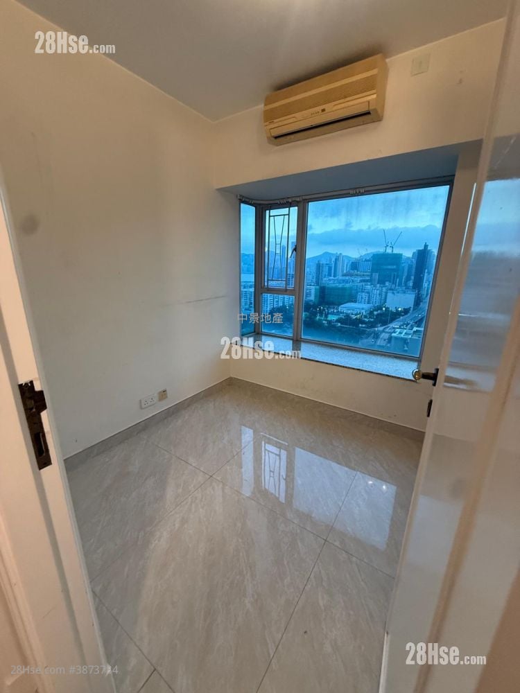 Sky Tower Rental 3 Bedrooms , 2 Bathrooms 691 ft²