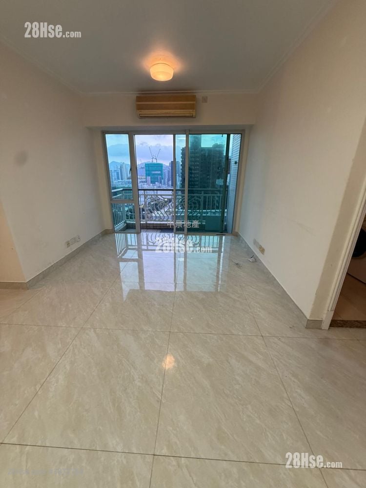Sky Tower Rental 3 Bedrooms , 2 Bathrooms 691 ft²