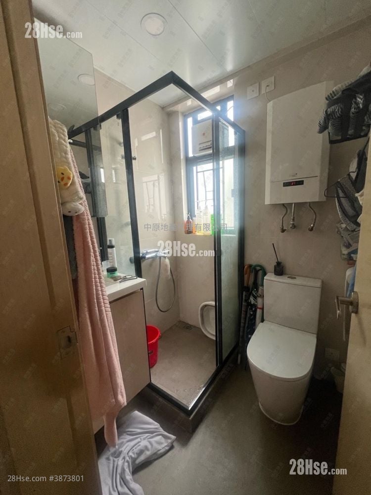 Tai Hing Gardens Sell 3 Bedrooms , 2 Bathrooms 587 ft²