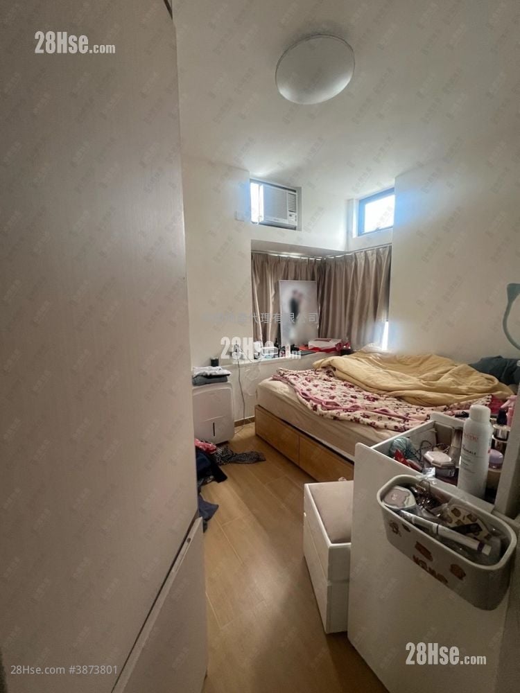 Tai Hing Gardens Sell 3 Bedrooms , 2 Bathrooms 587 ft²