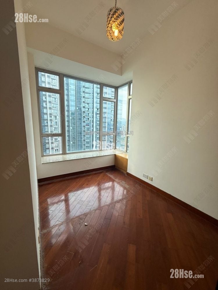 One Silversea Sell 3 Bedrooms , 2 Bathrooms 665 ft²