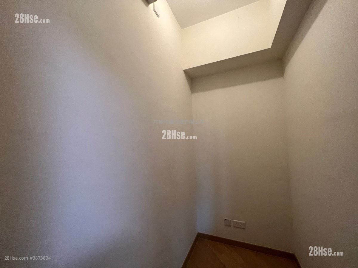 Grand Central Sell 3 Bedrooms , 1 Bathroom 598 ft²