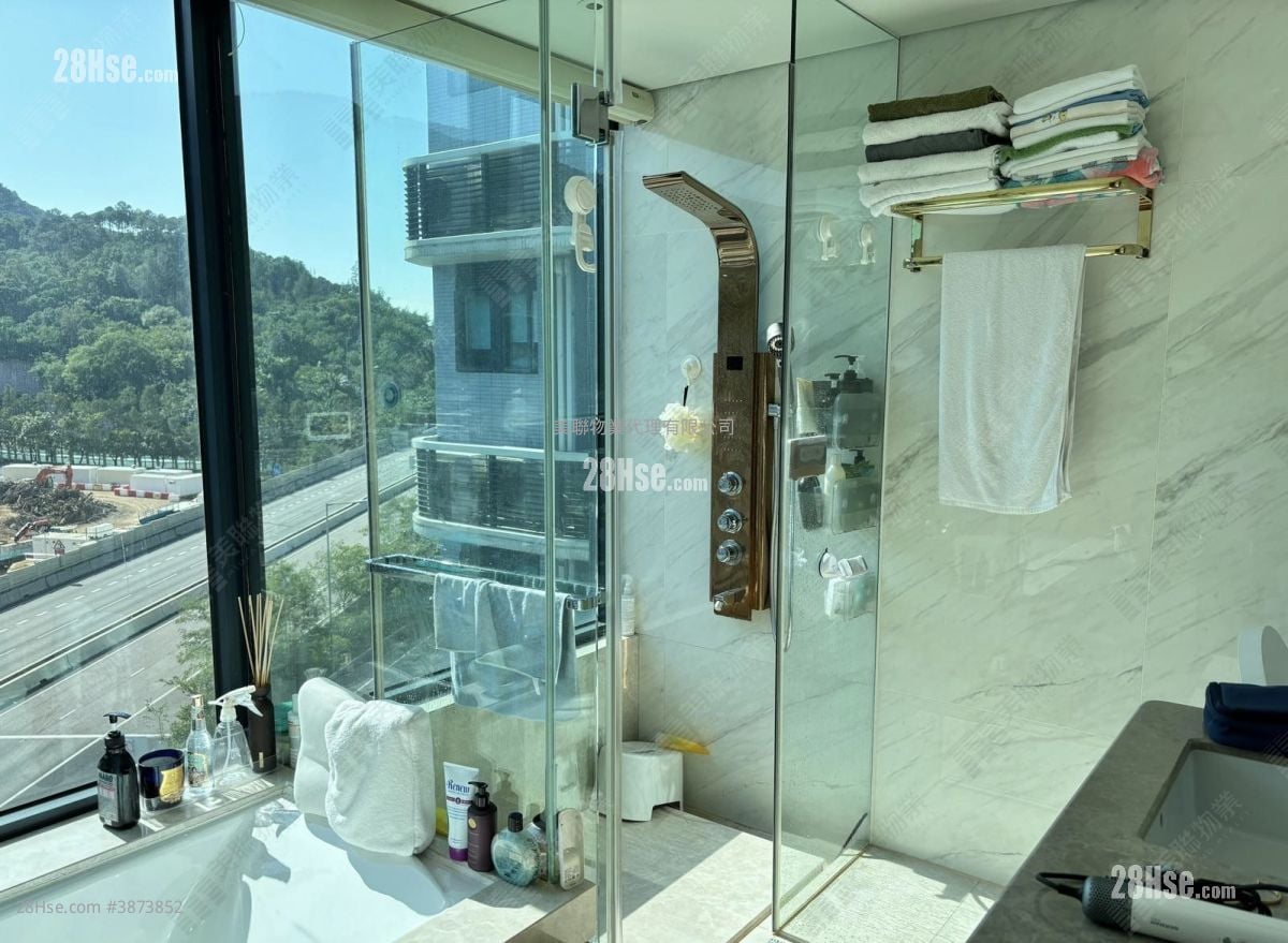 The Entrance Sell 3 Bedrooms 1,185 ft²