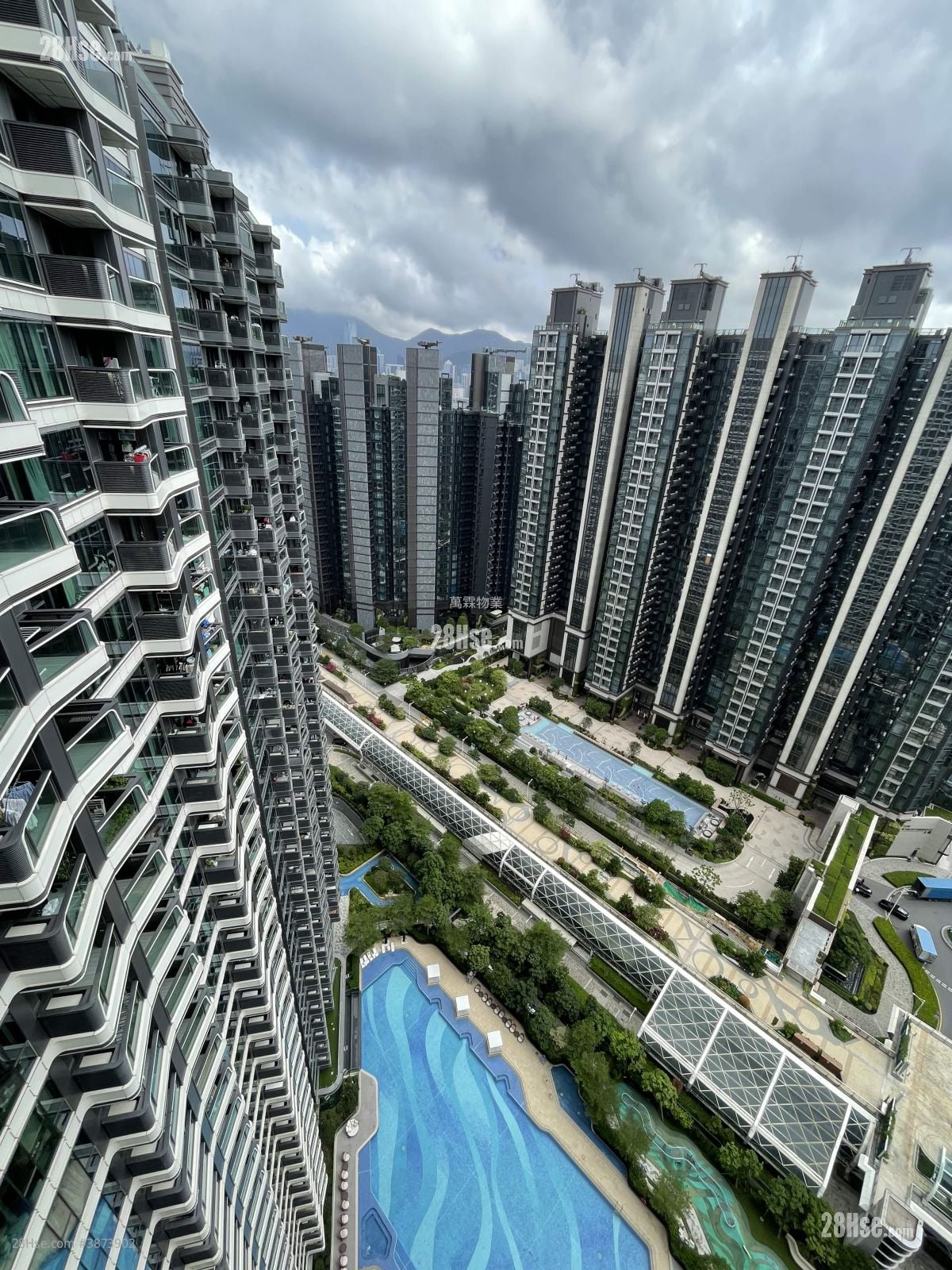 One Victoria Rental 457 ft²