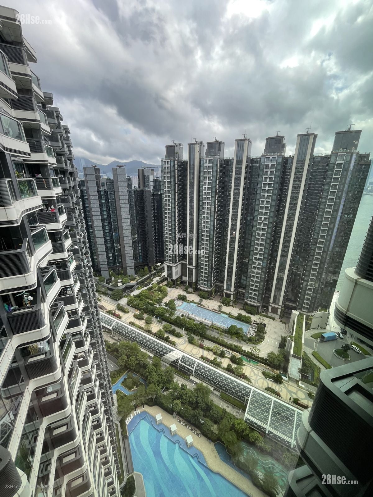 One Victoria Rental 457 ft²