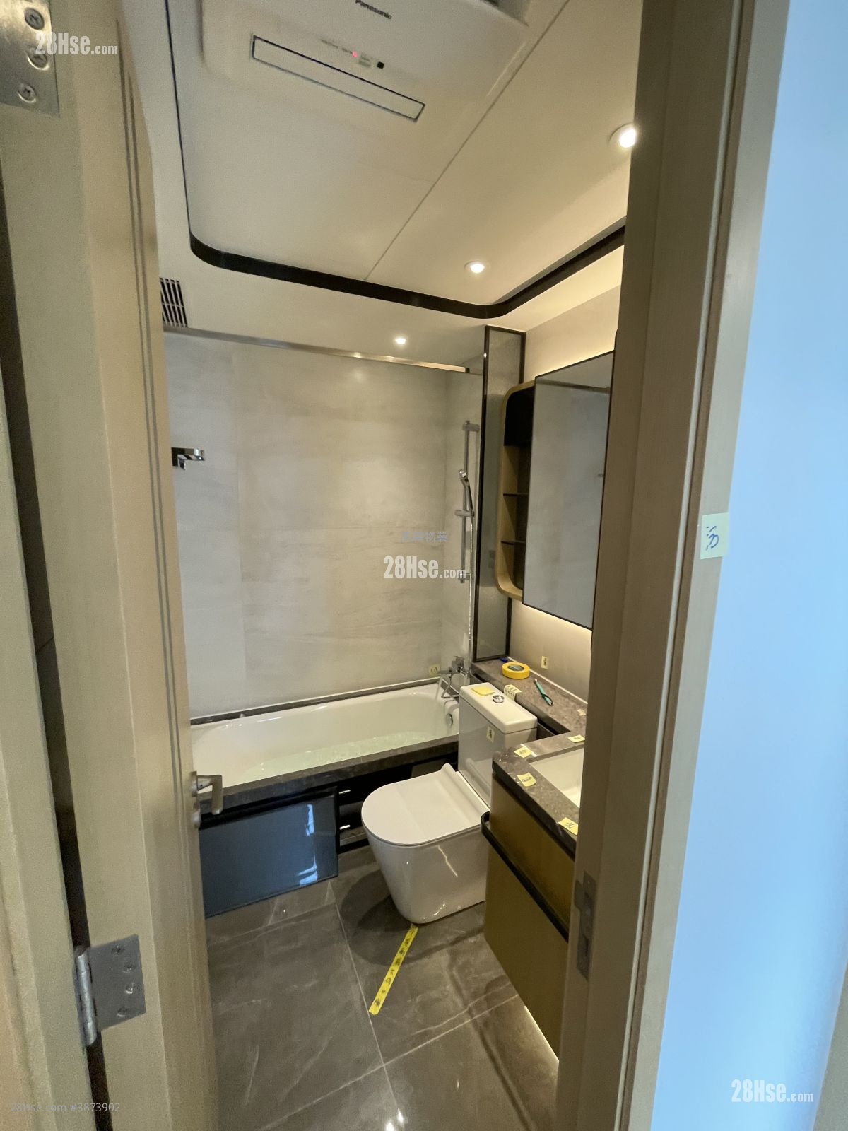 One Victoria Rental 457 ft²