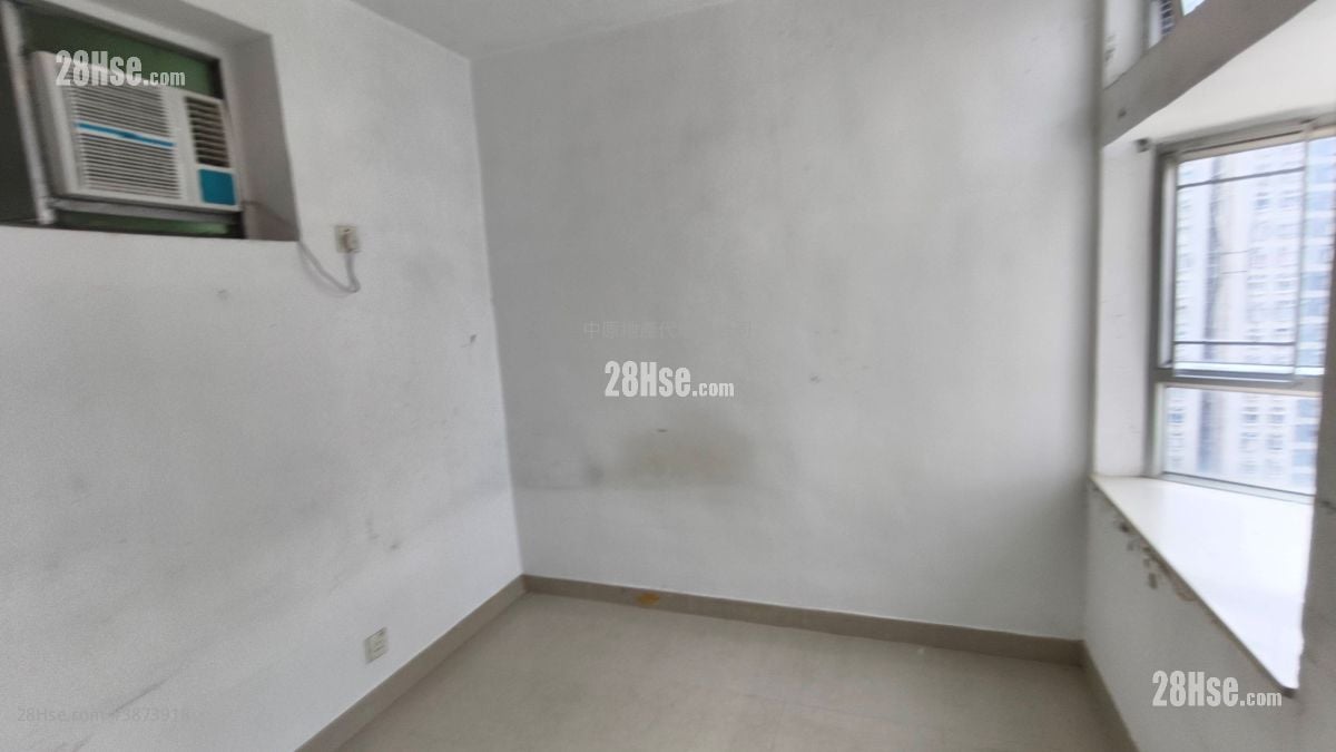 master room: Riviera Gardens Sell 3 Bedrooms , 1 Bathroom 497 ft²