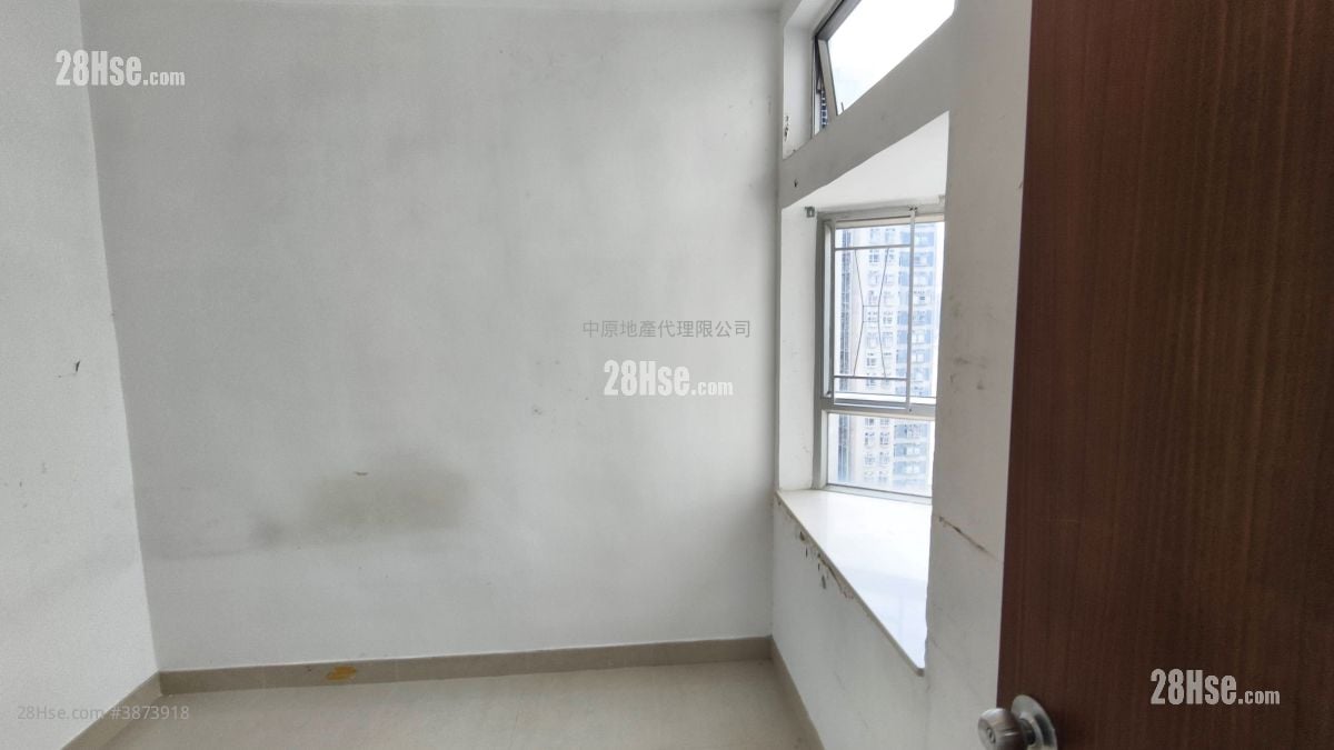 master room: Riviera Gardens Sell 3 Bedrooms , 1 Bathroom 497 ft²