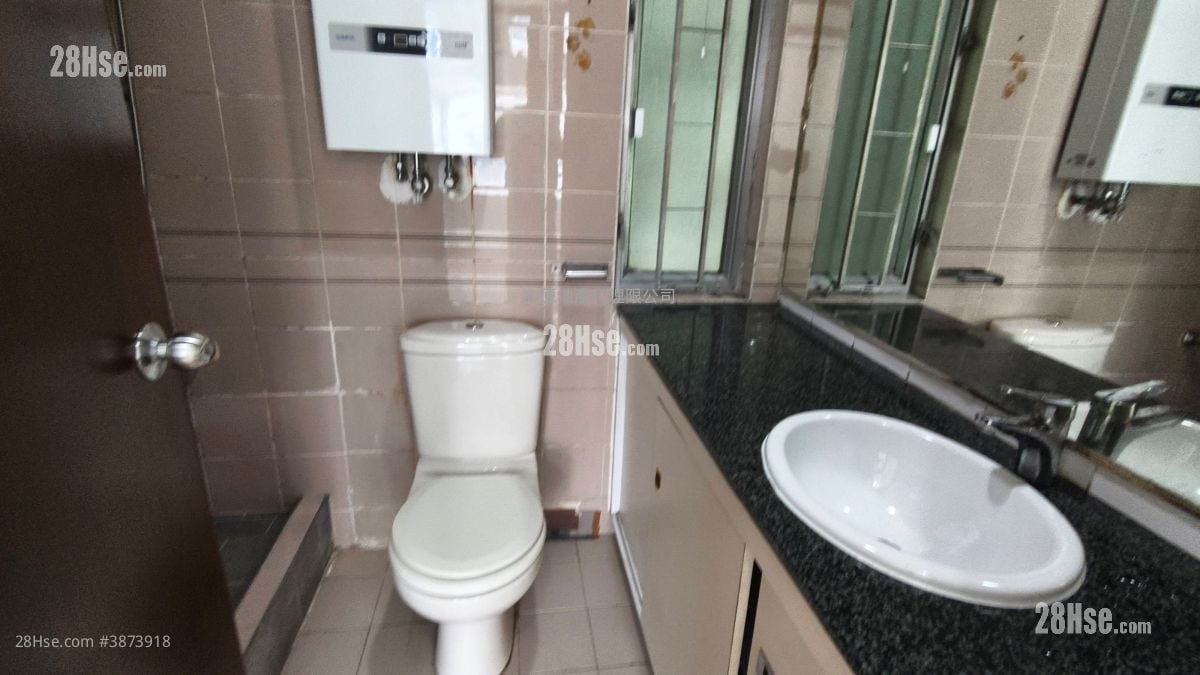 bathroom: Riviera Gardens Sell 3 Bedrooms , 1 Bathroom 497 ft²