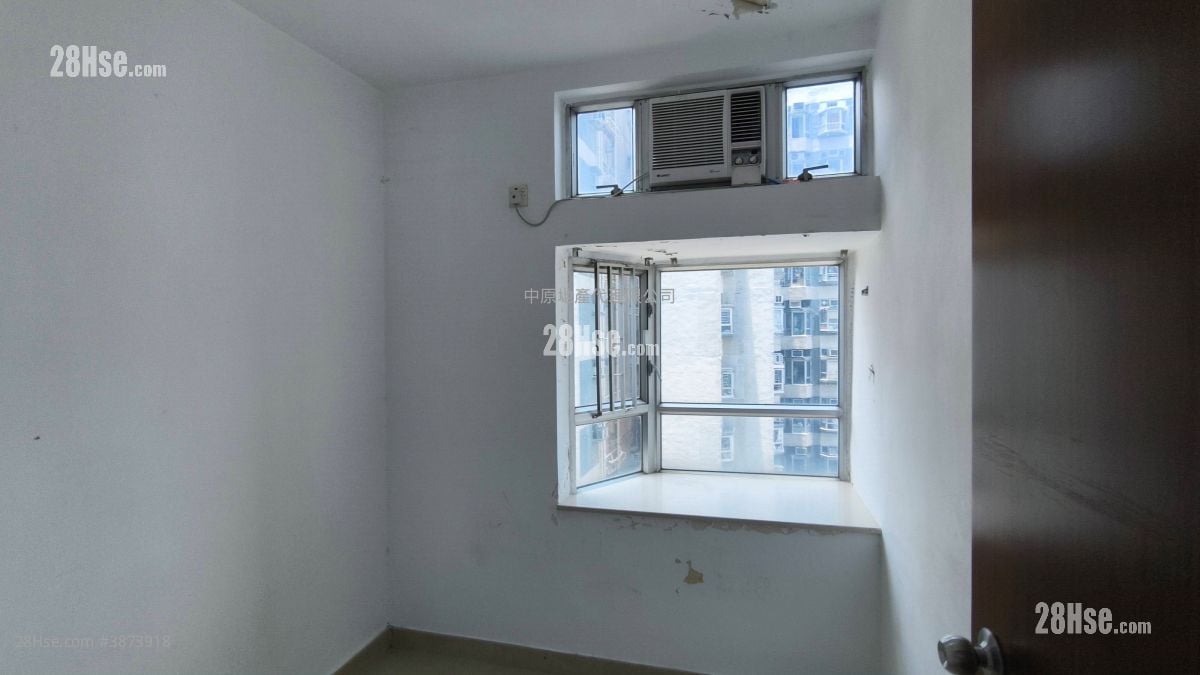 bedroom 1: Riviera Gardens Sell 3 Bedrooms , 1 Bathroom 497 ft²