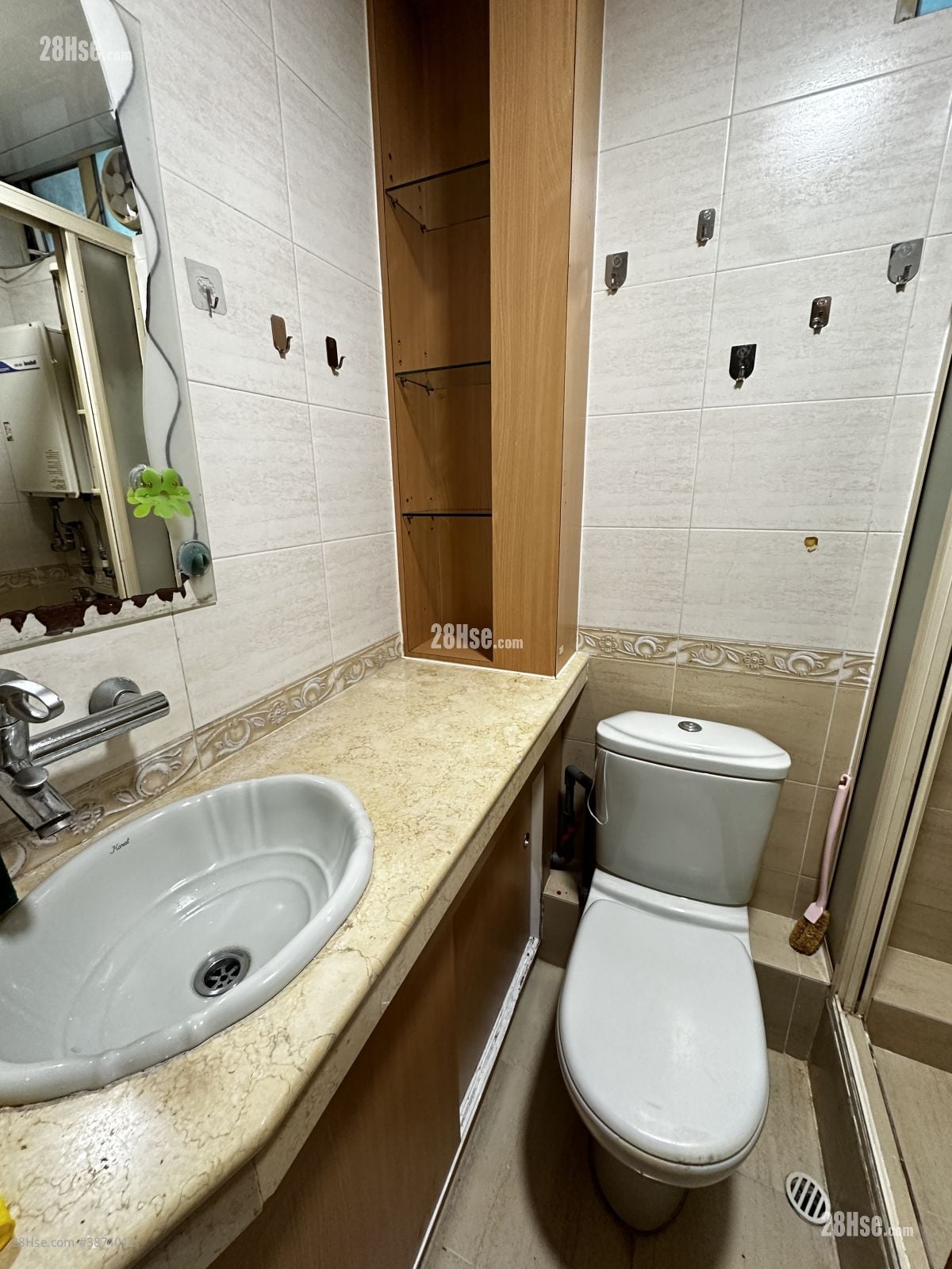 On Shing Court Rental 2 Bedrooms , 1 Bathroom 404 ft²