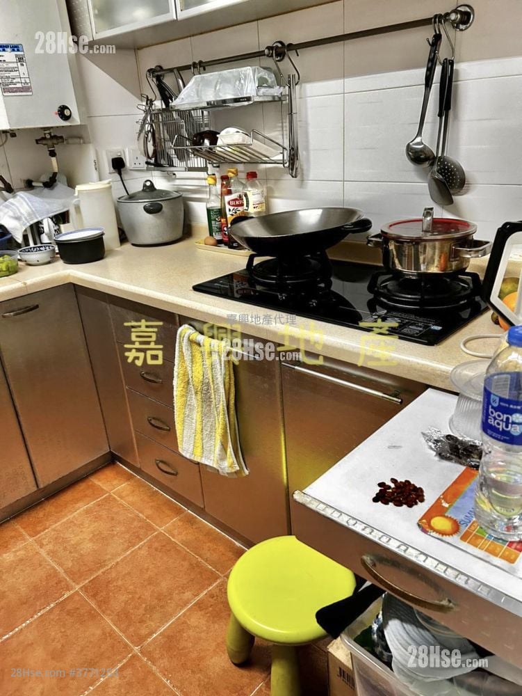 Chap Wai Kon Village Sell 2 Bedrooms , 1 Bathroom 700 ft²