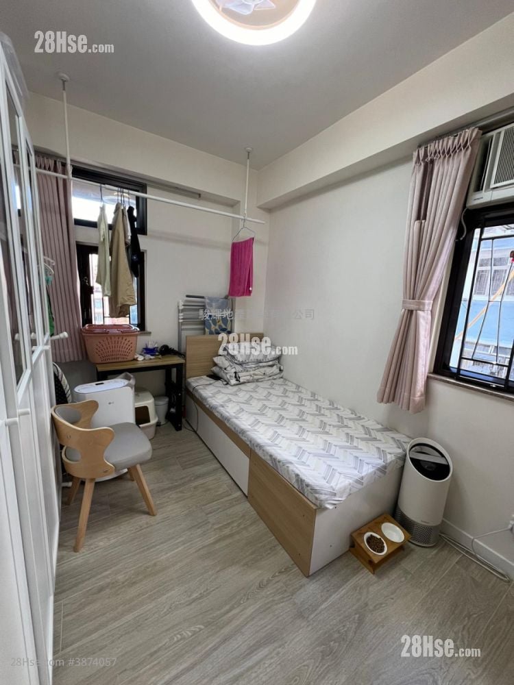 Gardenview Building Sell 3 Bedrooms , 1 Bathroom 583 ft²