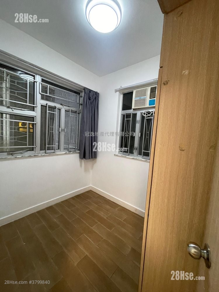 Wah Shing Mansion Sell 2 Bedrooms , 1 Bathroom 246 ft²