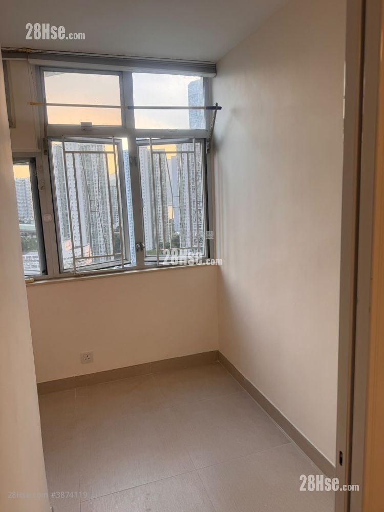 Hang On House Sell 2 Bedrooms , 1 Bathroom 381 ft²