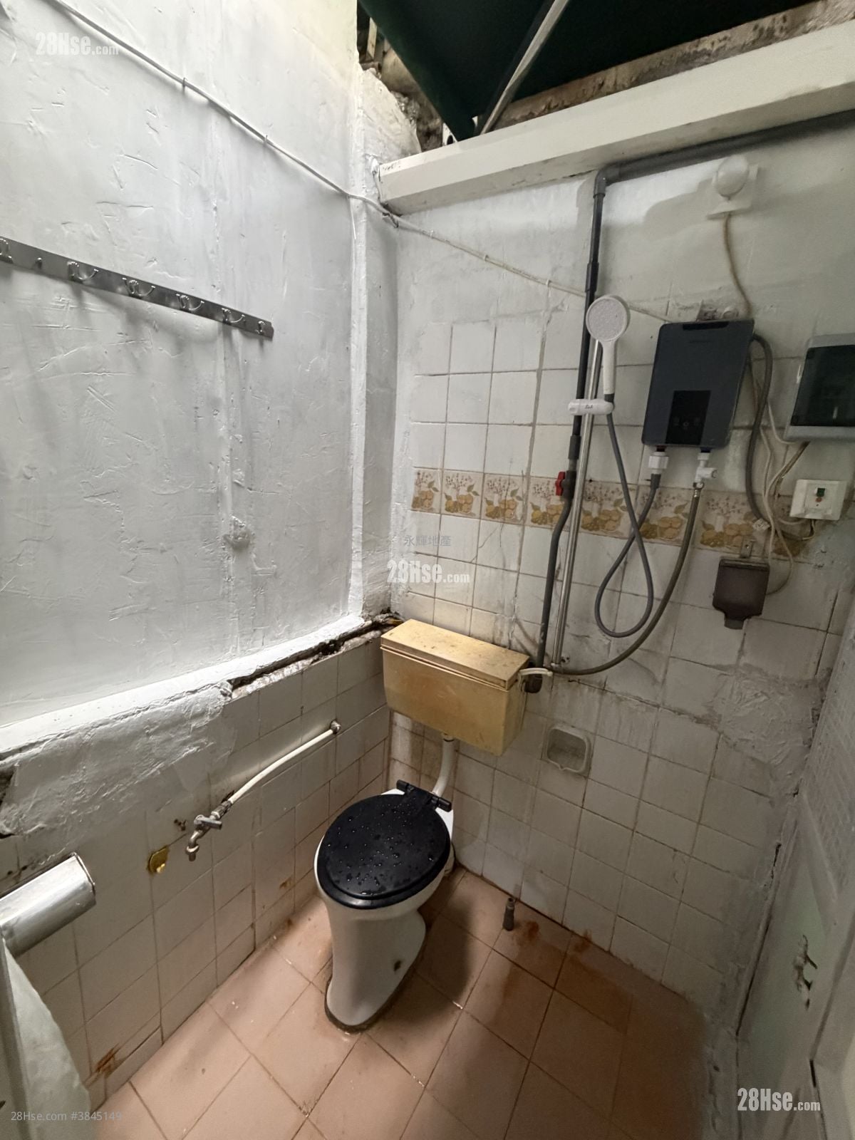 Kim Wo Building Rental 2 Bedrooms , 2 Bathrooms 305 ft²