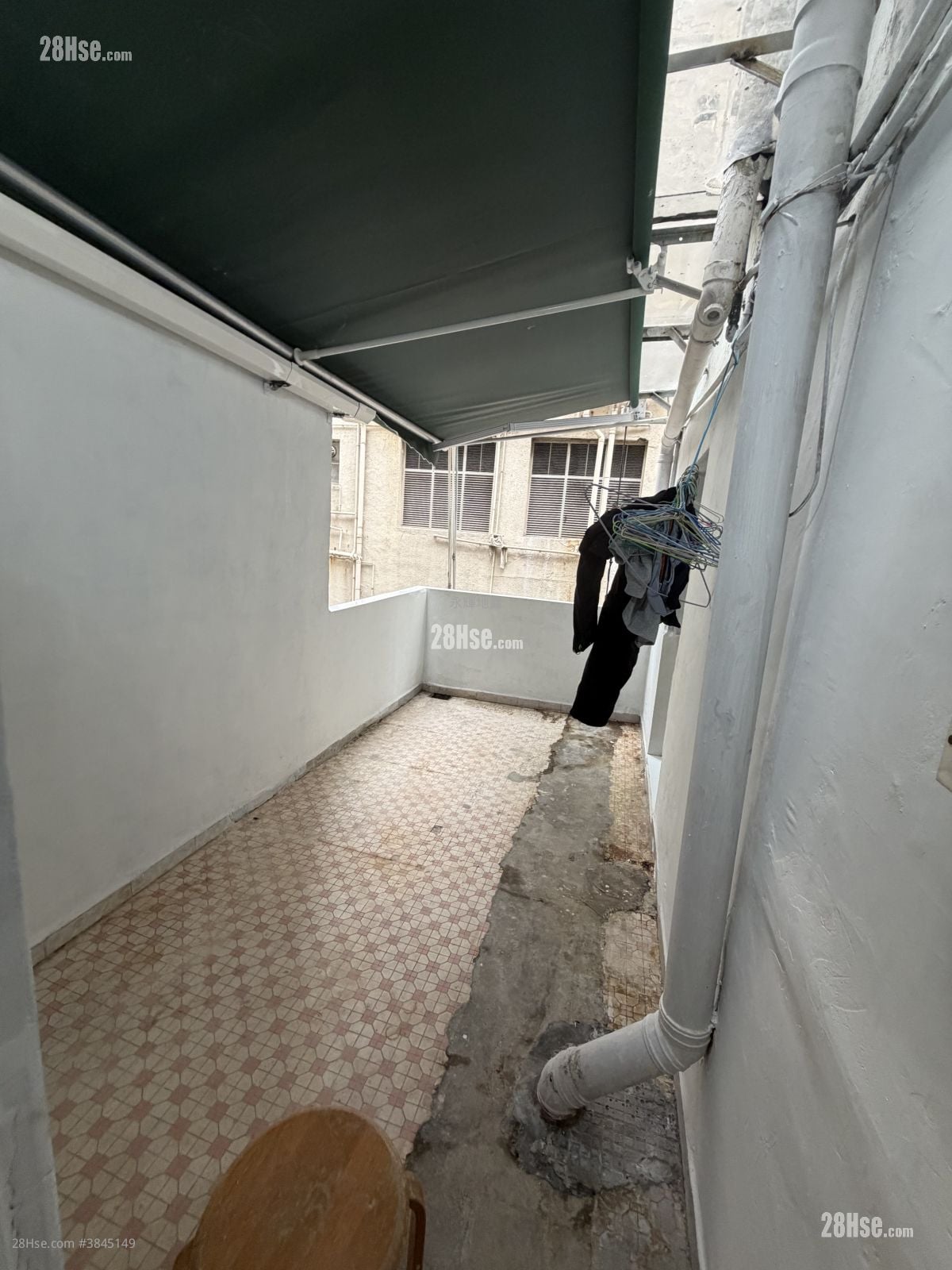 Kim Wo Building Rental 2 Bedrooms , 2 Bathrooms 305 ft²