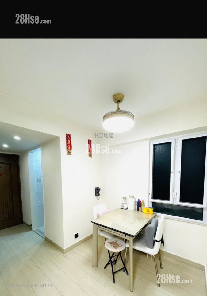 New Kwai Fong Gardens Sell 2 Bedrooms 408 ft²