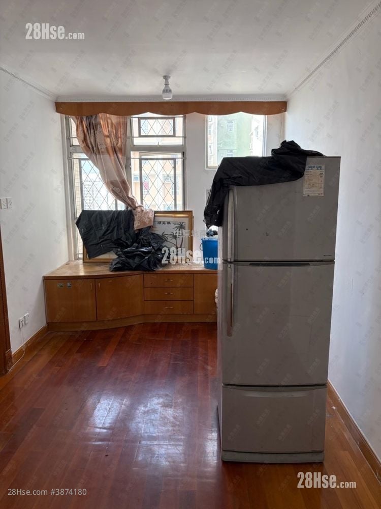 Tin Shing Court Sell 3 Bedrooms 650 ft²