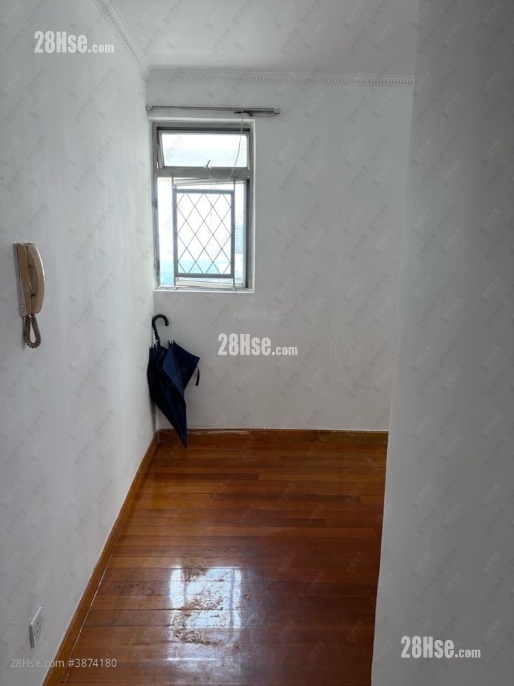 Tin Shing Court Sell 3 Bedrooms 650 ft²