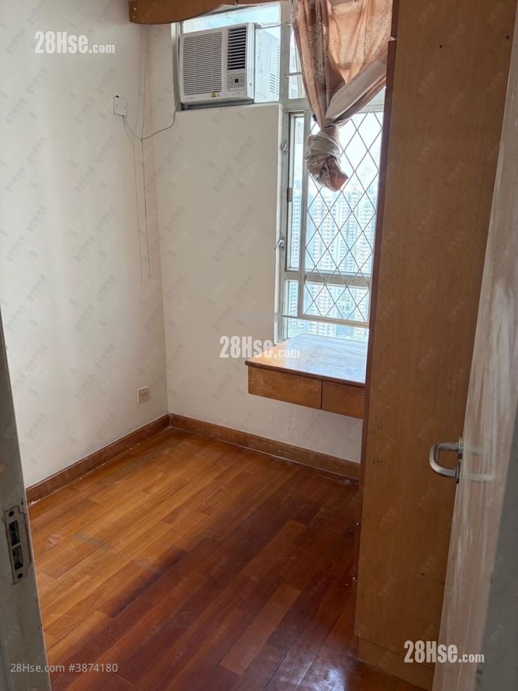 Tin Shing Court Sell 3 Bedrooms 650 ft²