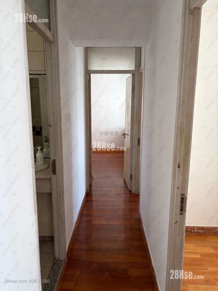 Tin Shing Court Sell 3 Bedrooms 650 ft²