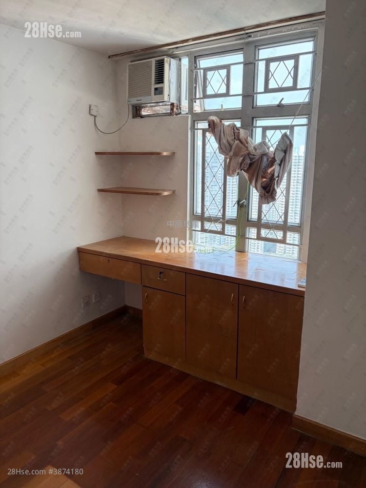 Tin Shing Court Sell 3 Bedrooms 650 ft²