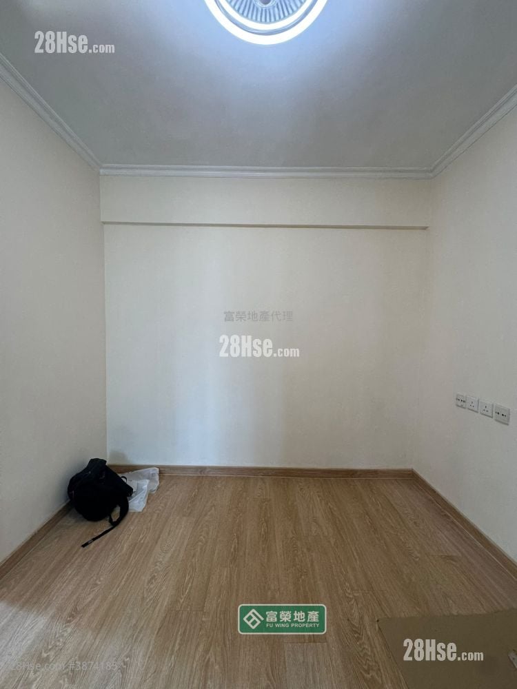 Wai Fat Building Sell 2 Bedrooms , 1 Bathroom 259 ft²